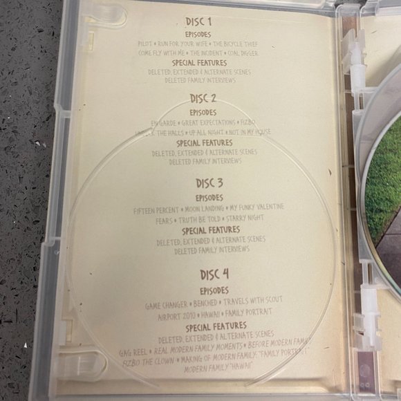 Modern Family Season 1 TV Series DVD 4 Disk Set - Picture 5 of 5